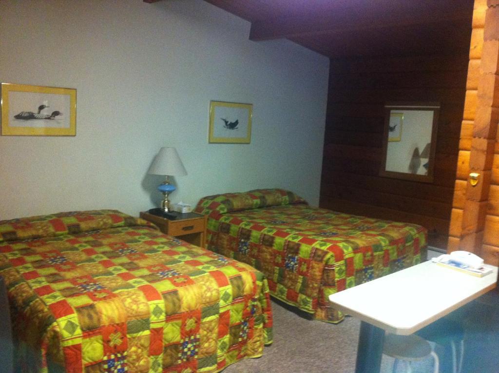 Raccoon Lodge Motel Sylvan Lake Værelse billede